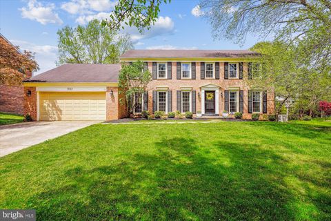 Photo of 9117 Paddock Lane, POTOMAC, MD 20854 (MLS # MDMC2174008)