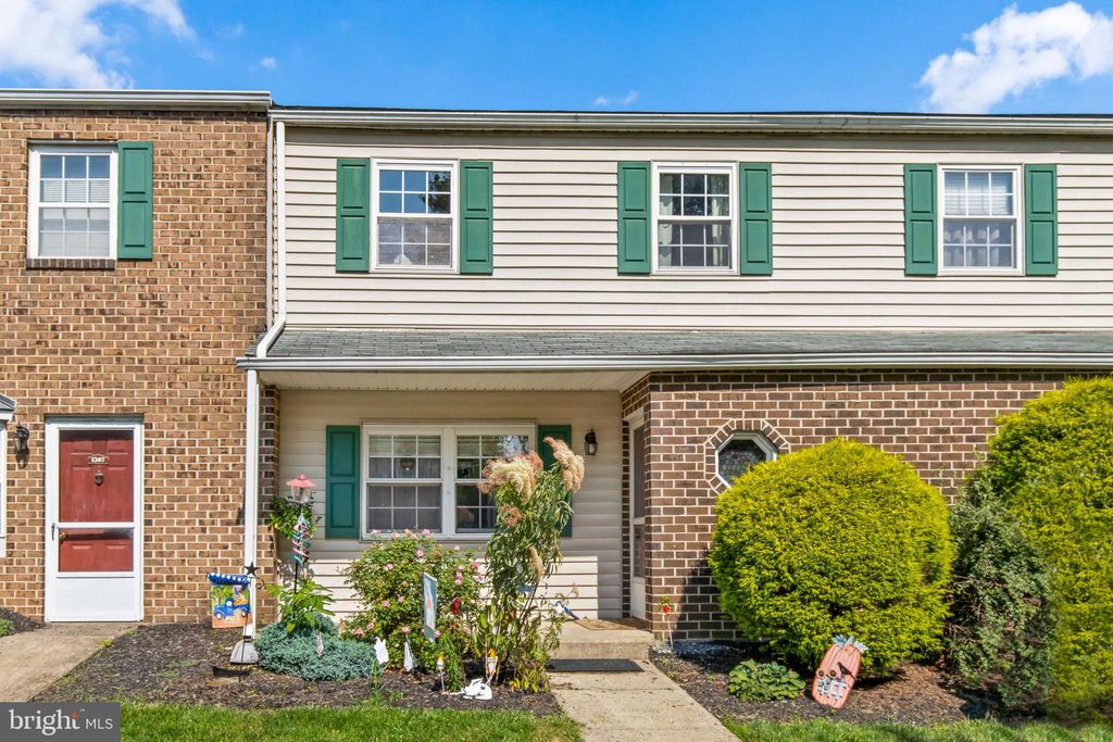 Photo of 1305 BLUE JAY DR, LANCASTER, PA 17601 (MLS # PALA2037318)
