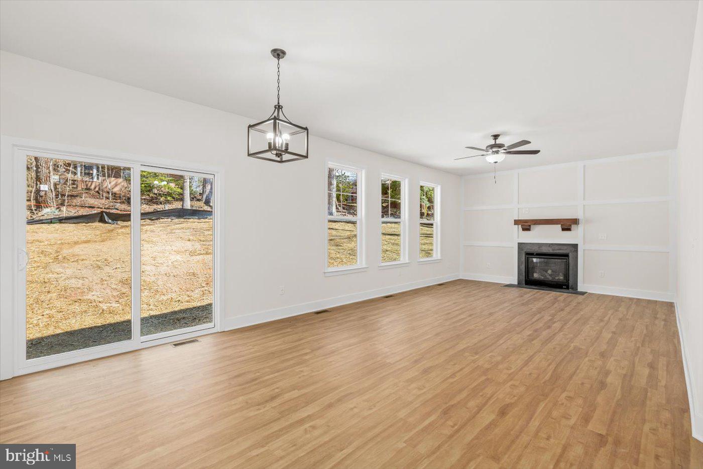 PRESIDENTIAL LAKES - Residential