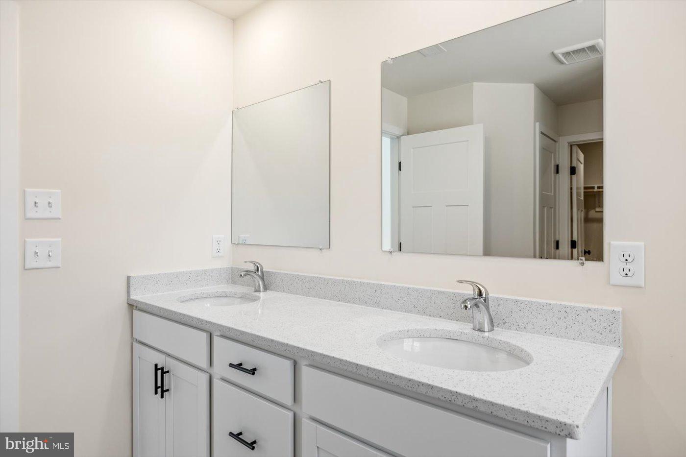 PRESIDENTIAL LAKES - Residential