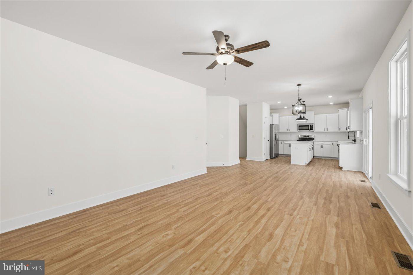 PRESIDENTIAL LAKES - Residential