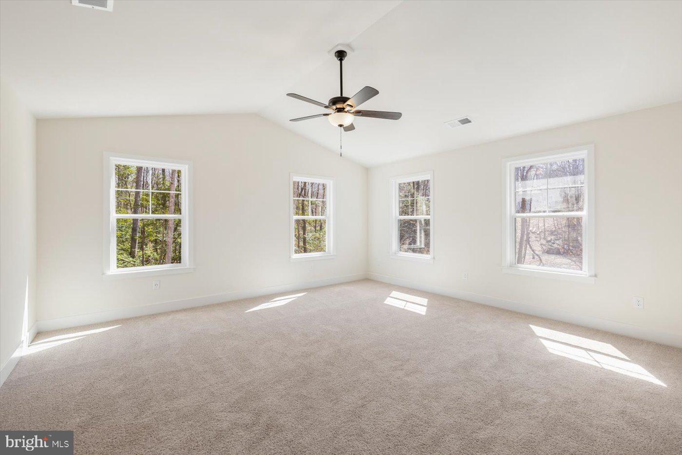 PRESIDENTIAL LAKES - Residential