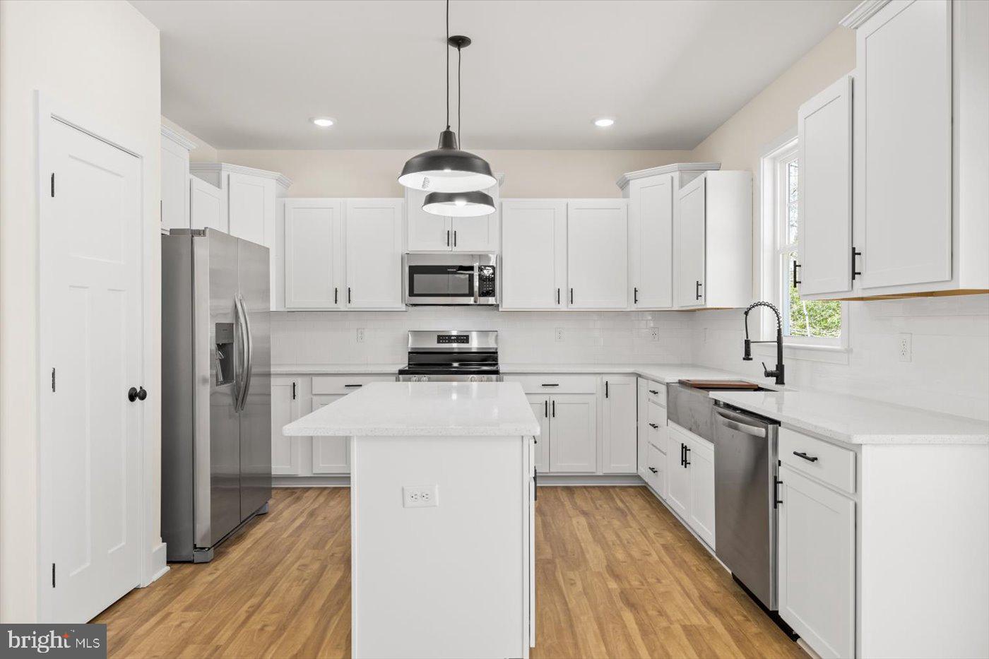 PRESIDENTIAL LAKES - Residential