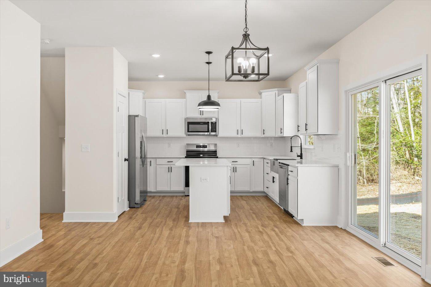 PRESIDENTIAL LAKES - Residential