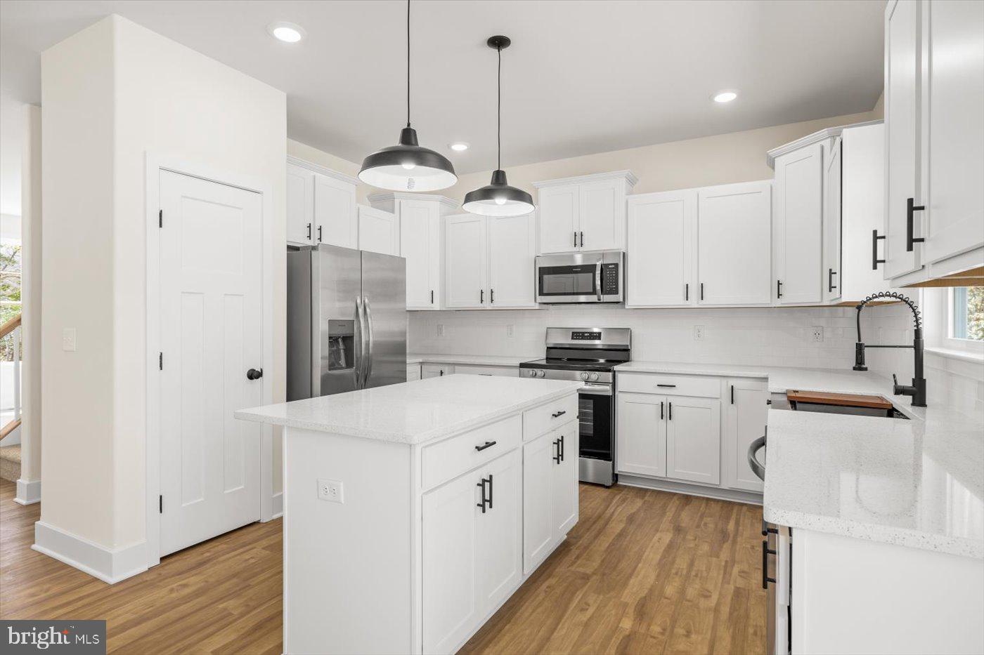 PRESIDENTIAL LAKES - Residential