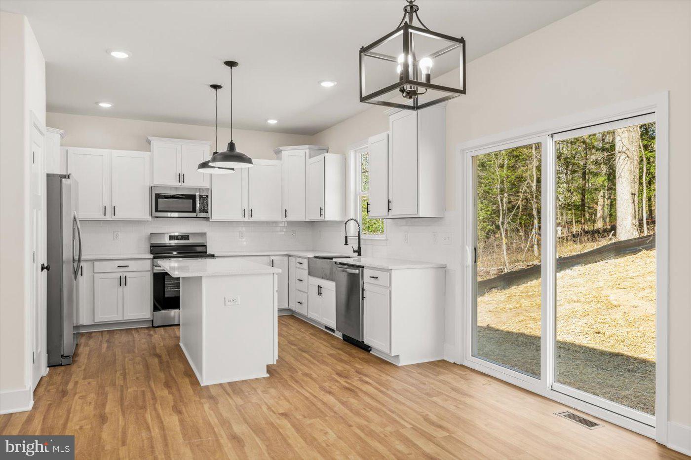 PRESIDENTIAL LAKES - Residential