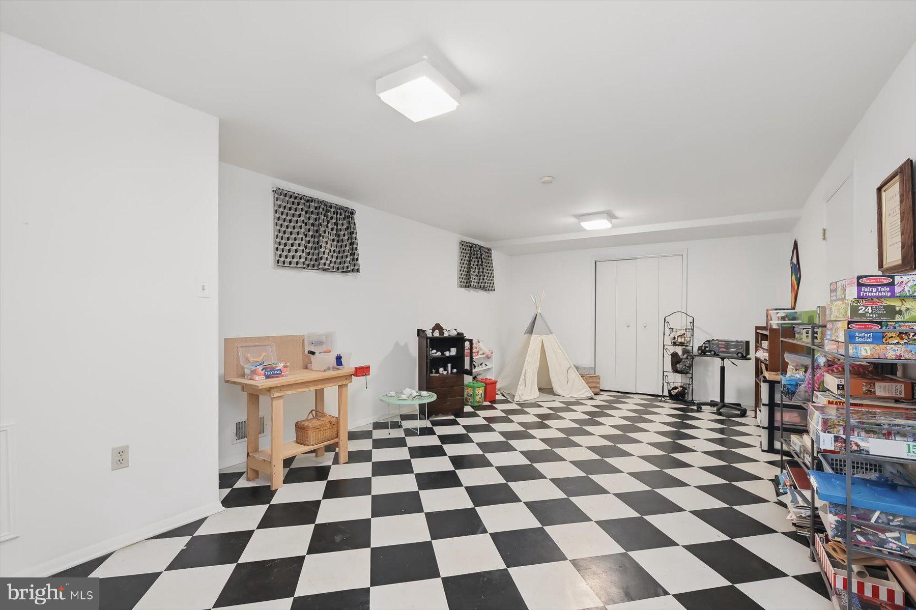 CARDEROCK SPRINGS - Residential