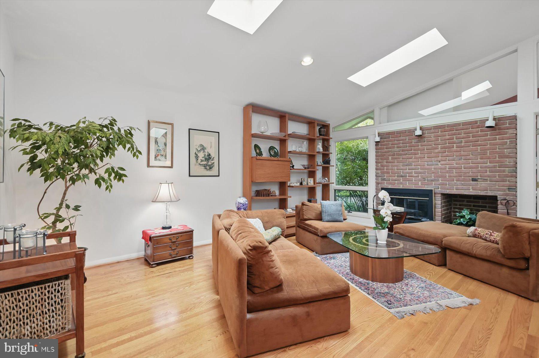 CARDEROCK SPRINGS - Residential