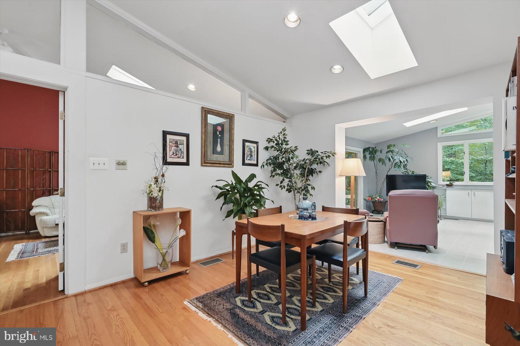 CARDEROCK SPRINGS - Residential