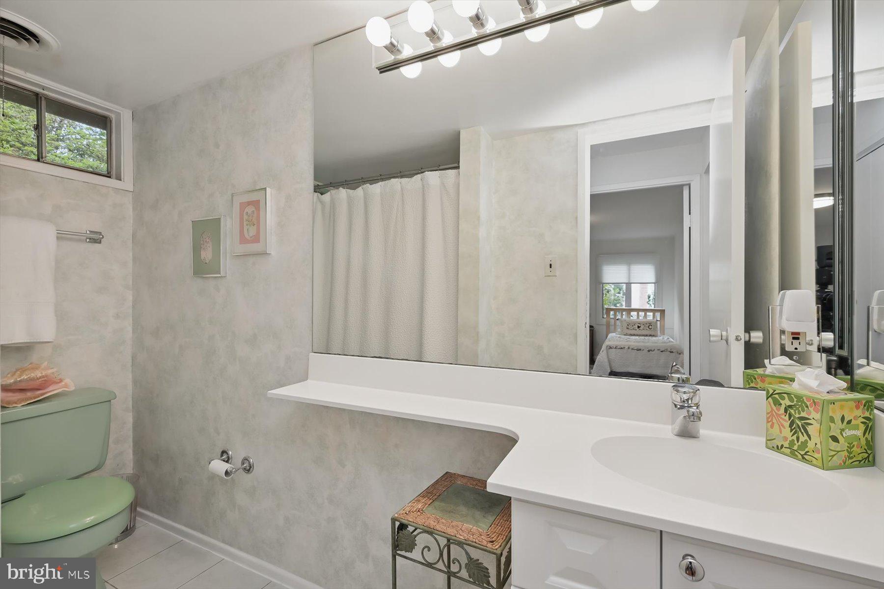 CARDEROCK SPRINGS - Residential