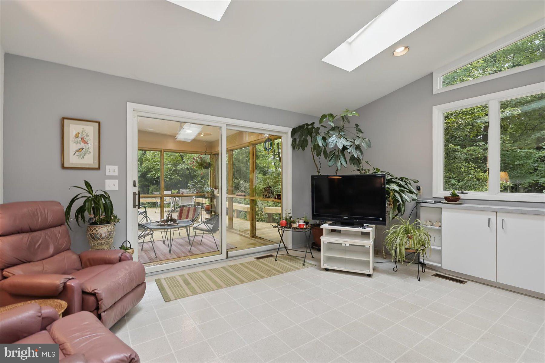 CARDEROCK SPRINGS - Residential