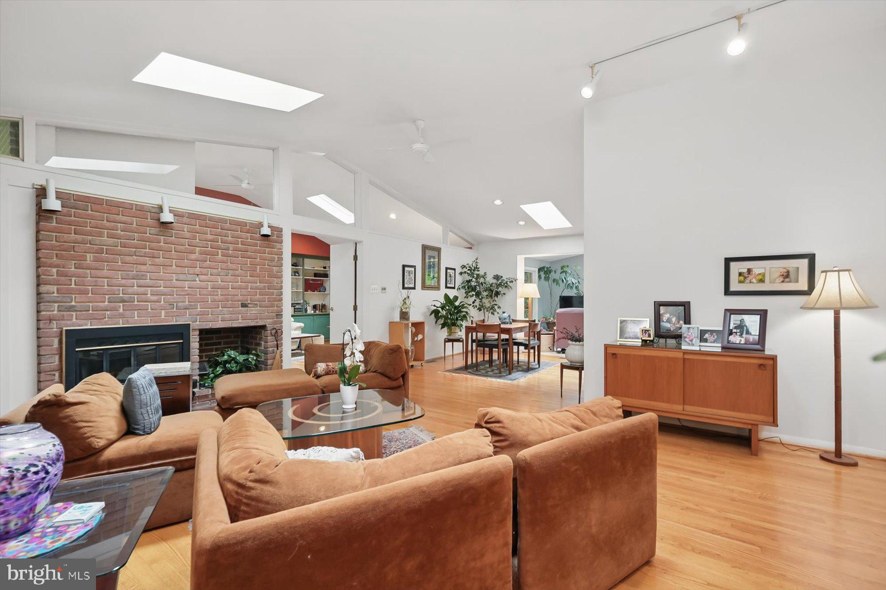 CARDEROCK SPRINGS - Residential