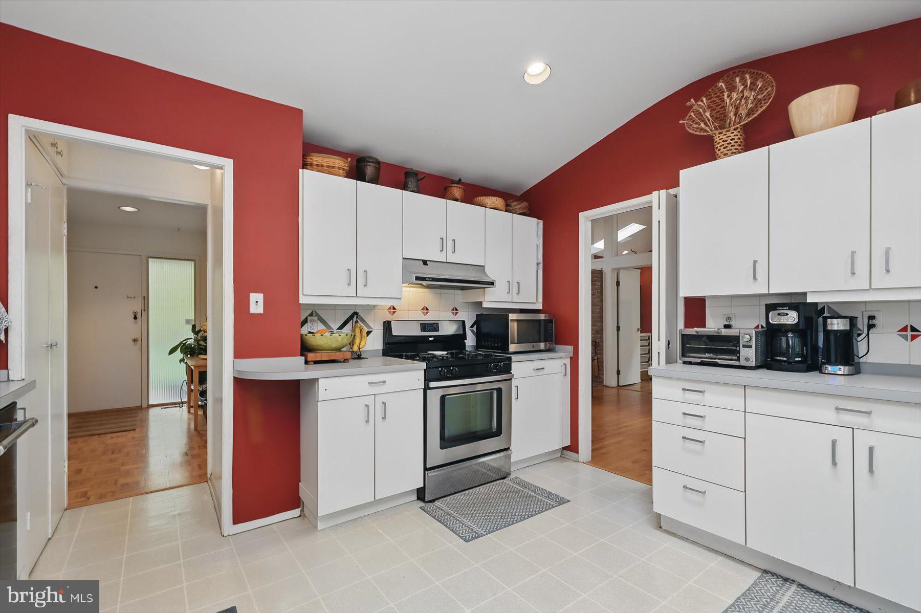 CARDEROCK SPRINGS - Residential