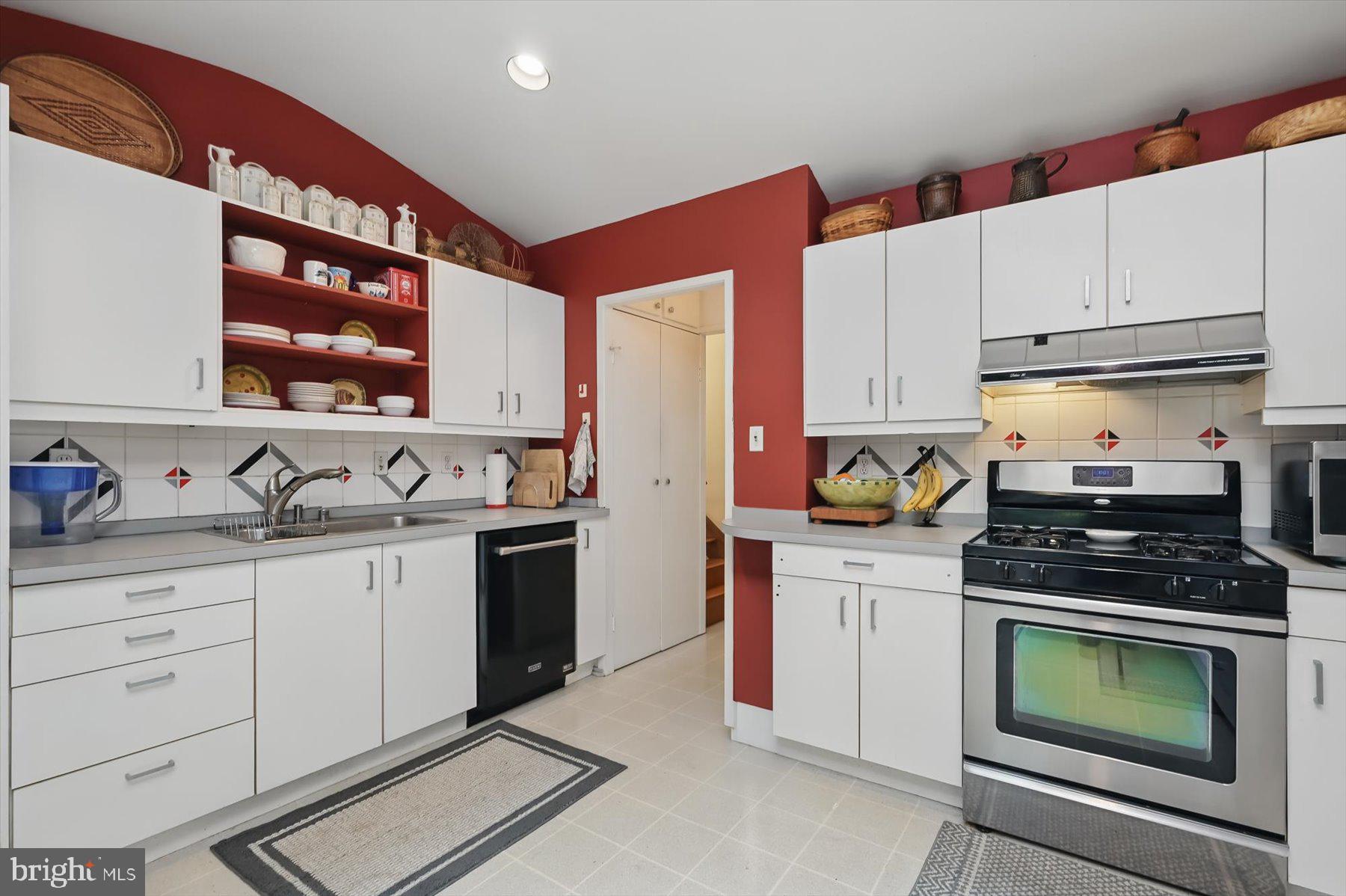 CARDEROCK SPRINGS - Residential