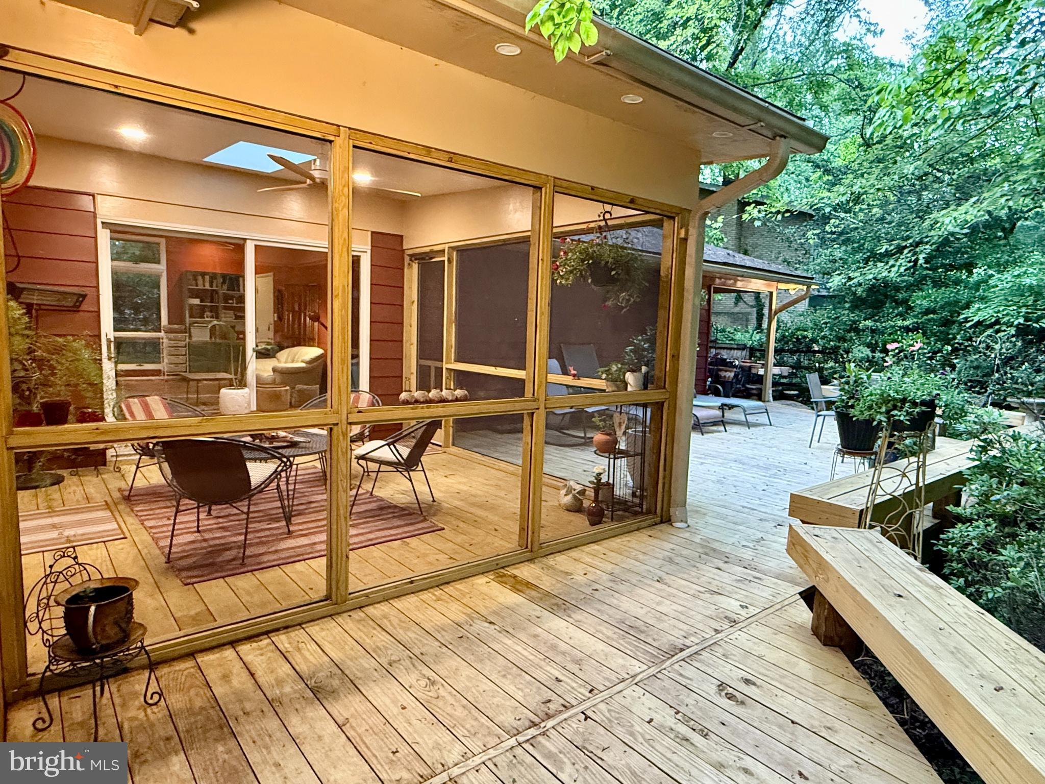 CARDEROCK SPRINGS - Residential