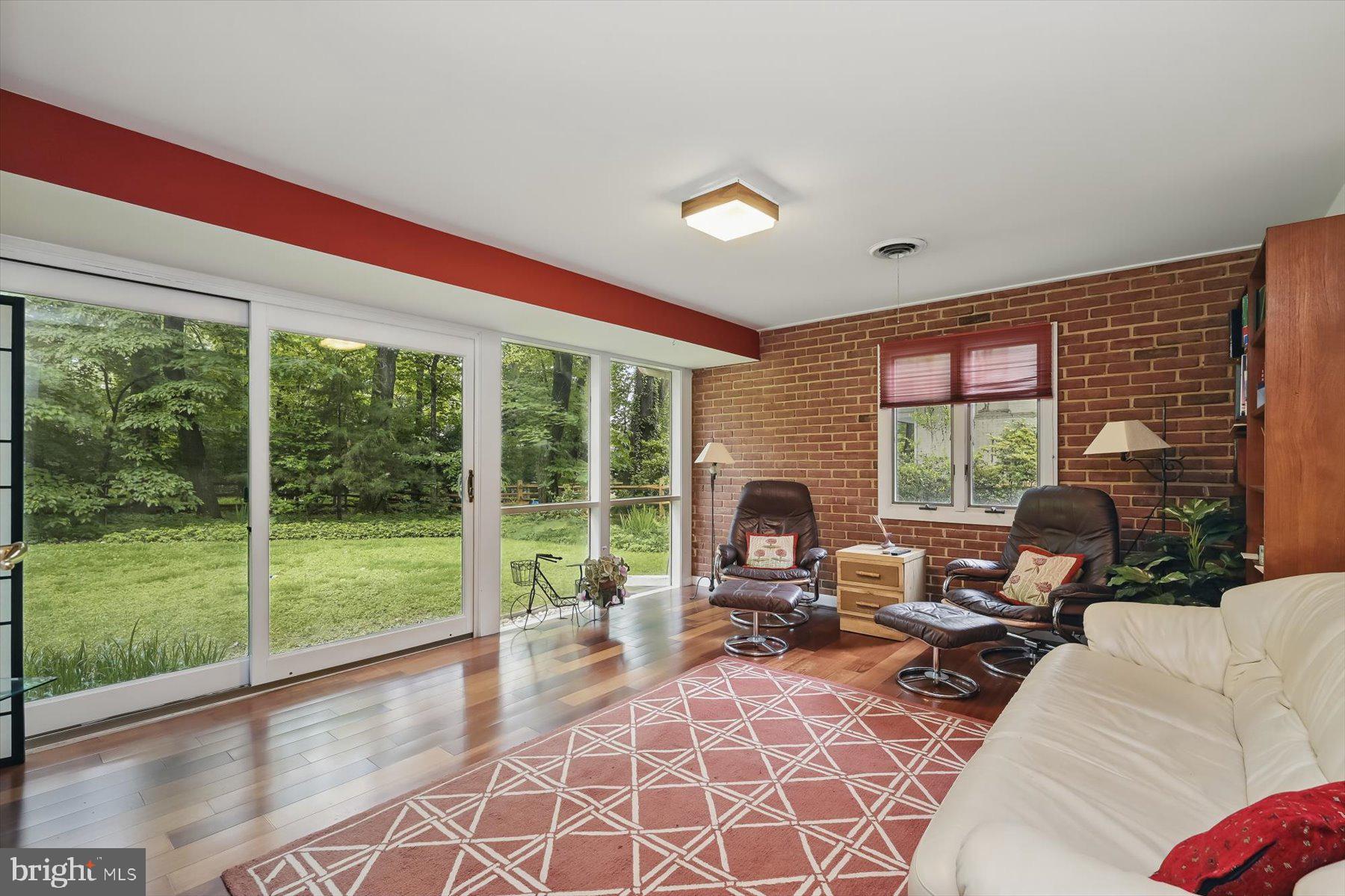 CARDEROCK SPRINGS - Residential