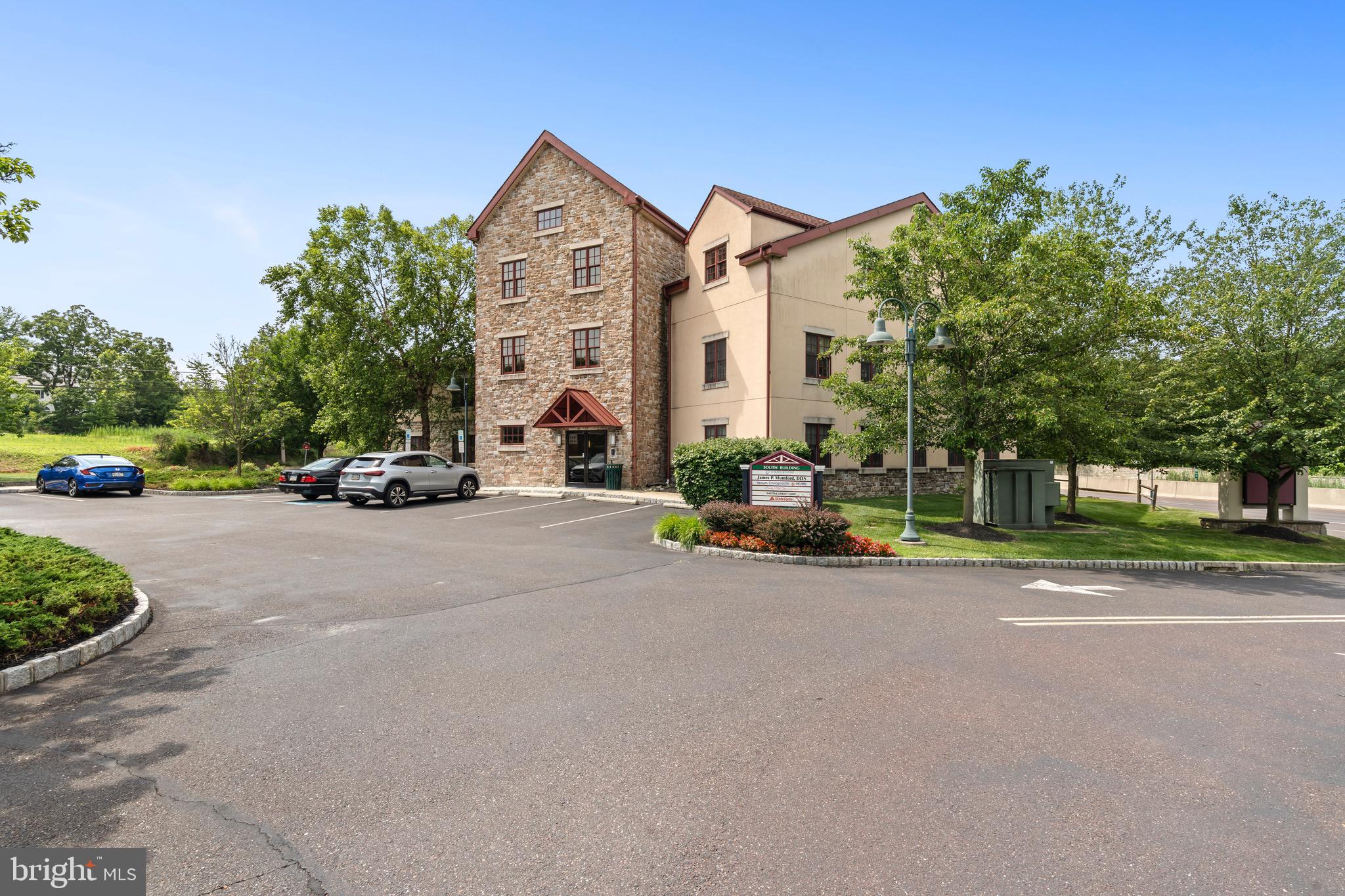 1600 N BETHLEHEM PIKE