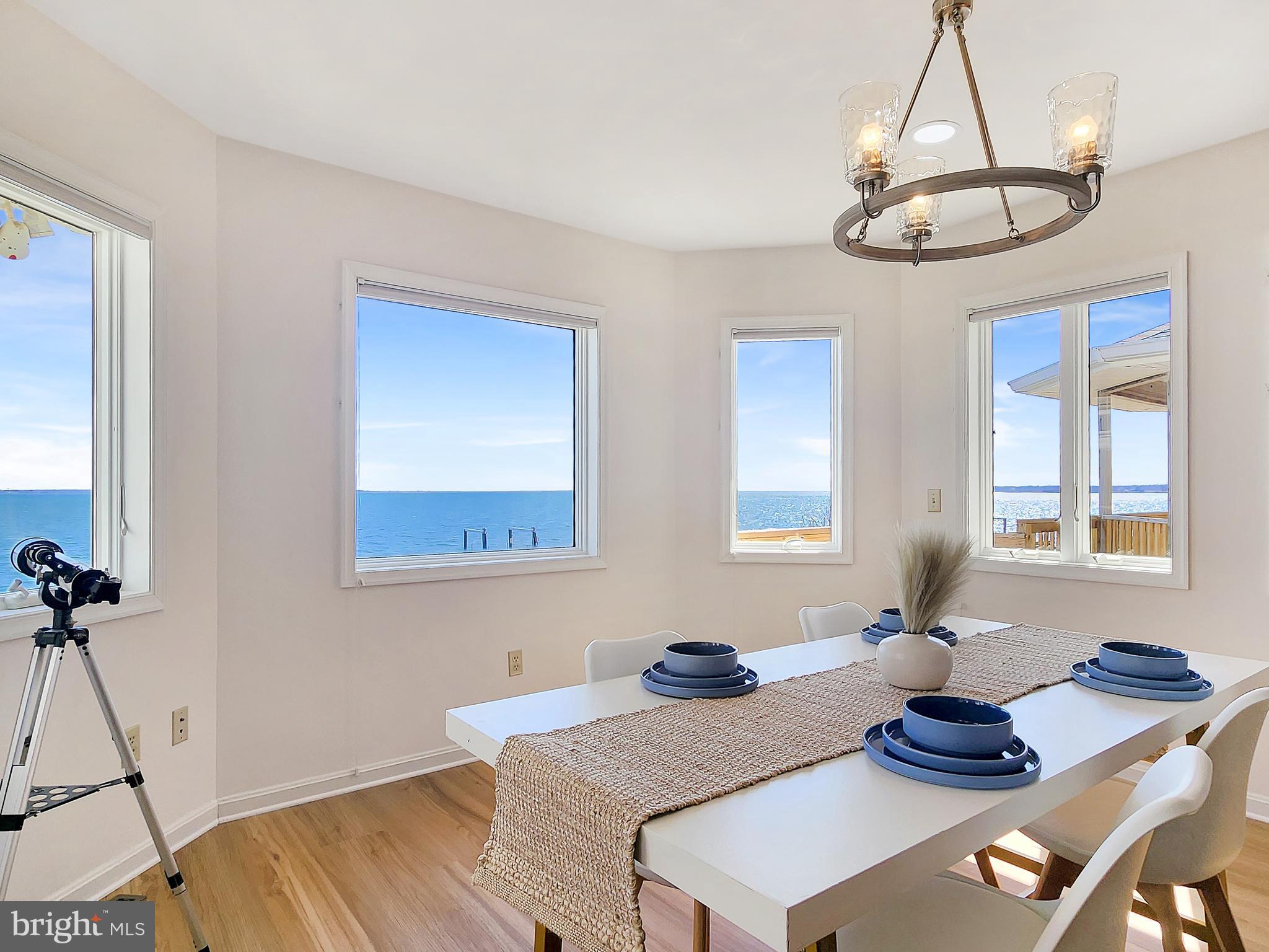 CAPTAIN'S COVE - Residential