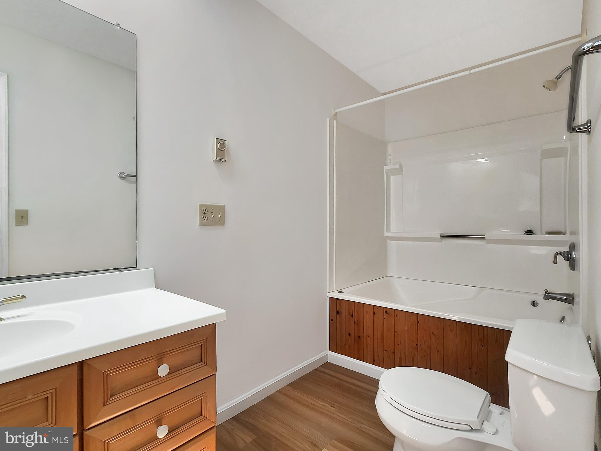 CAPTAIN'S COVE - Residential