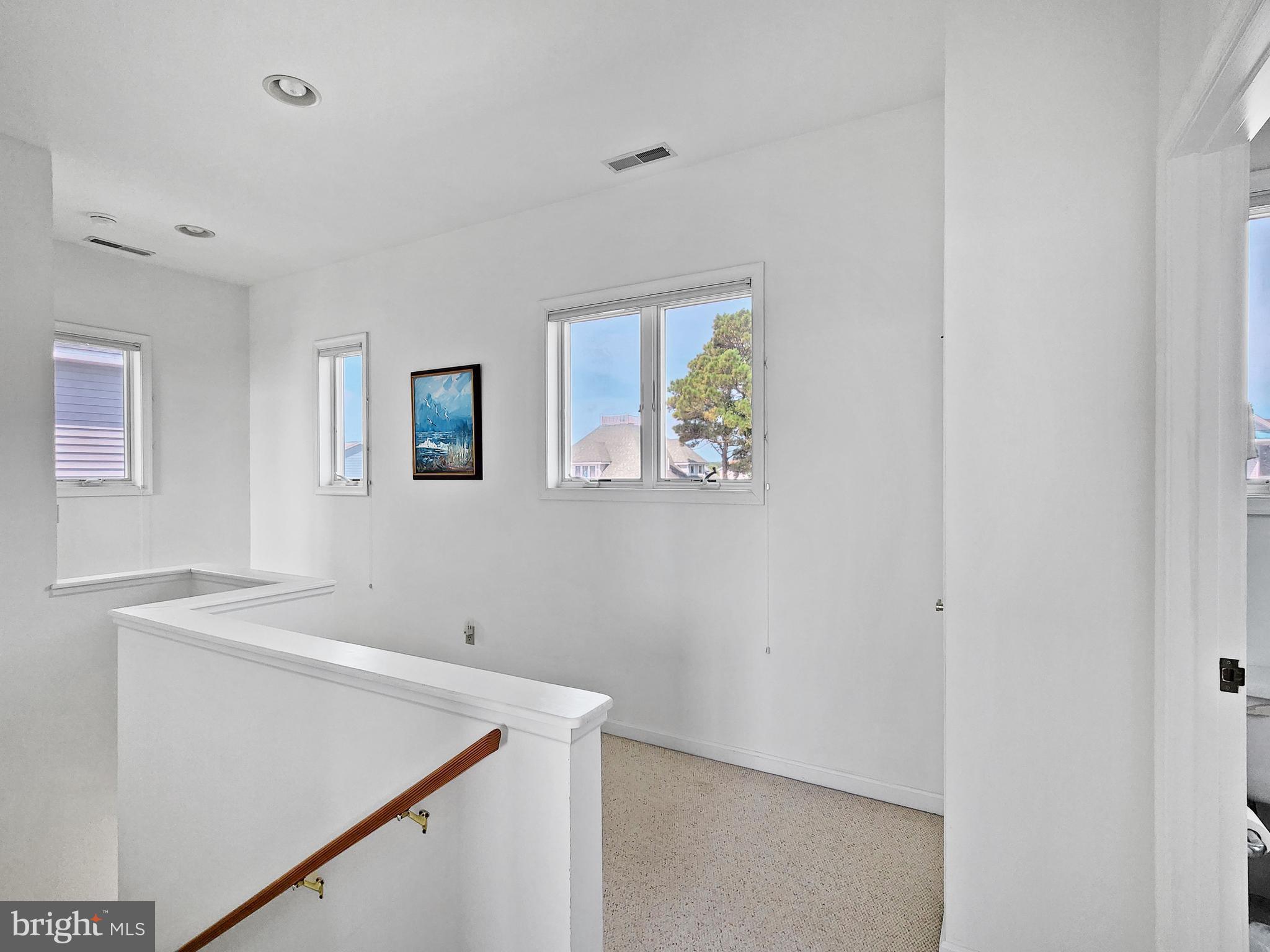 CAPTAIN'S COVE - Residential