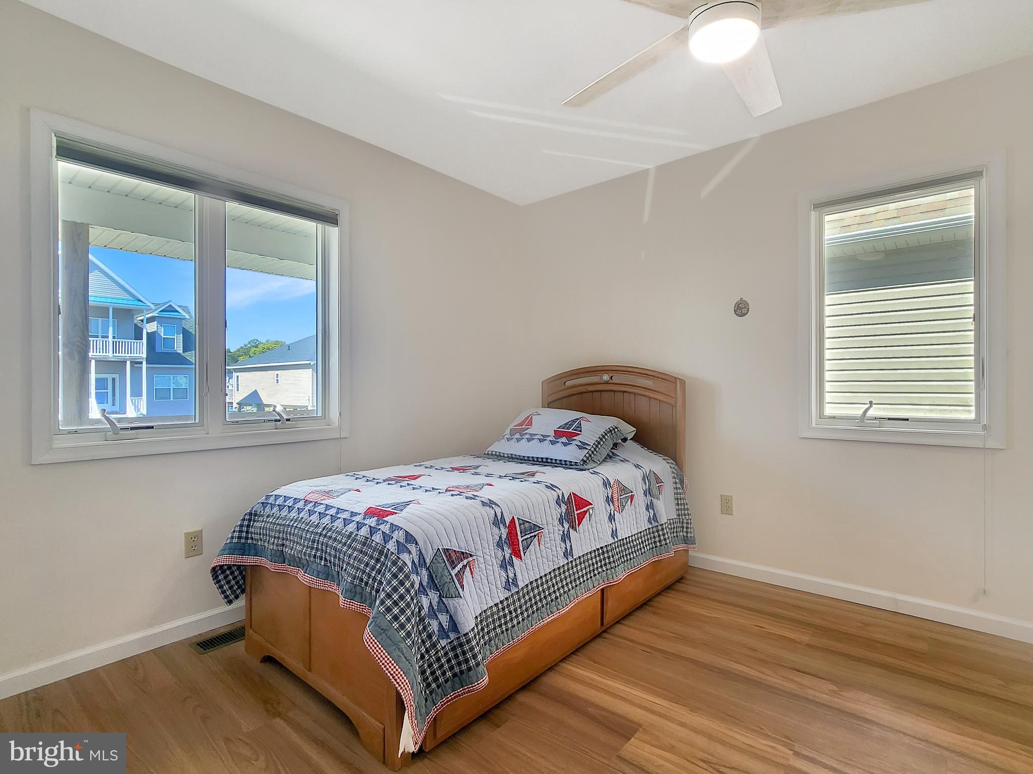 CAPTAIN'S COVE - Residential