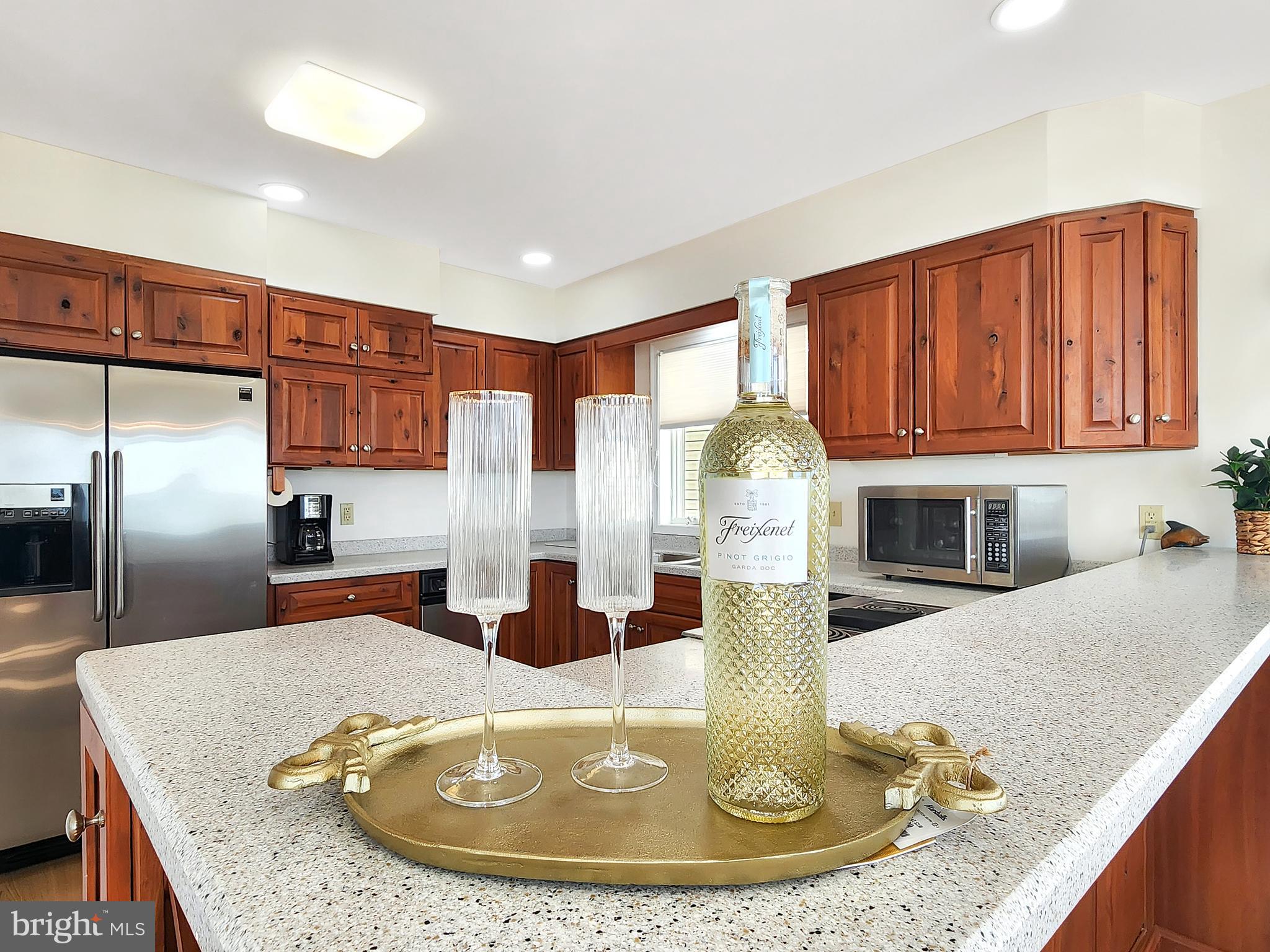 CAPTAIN'S COVE - Residential