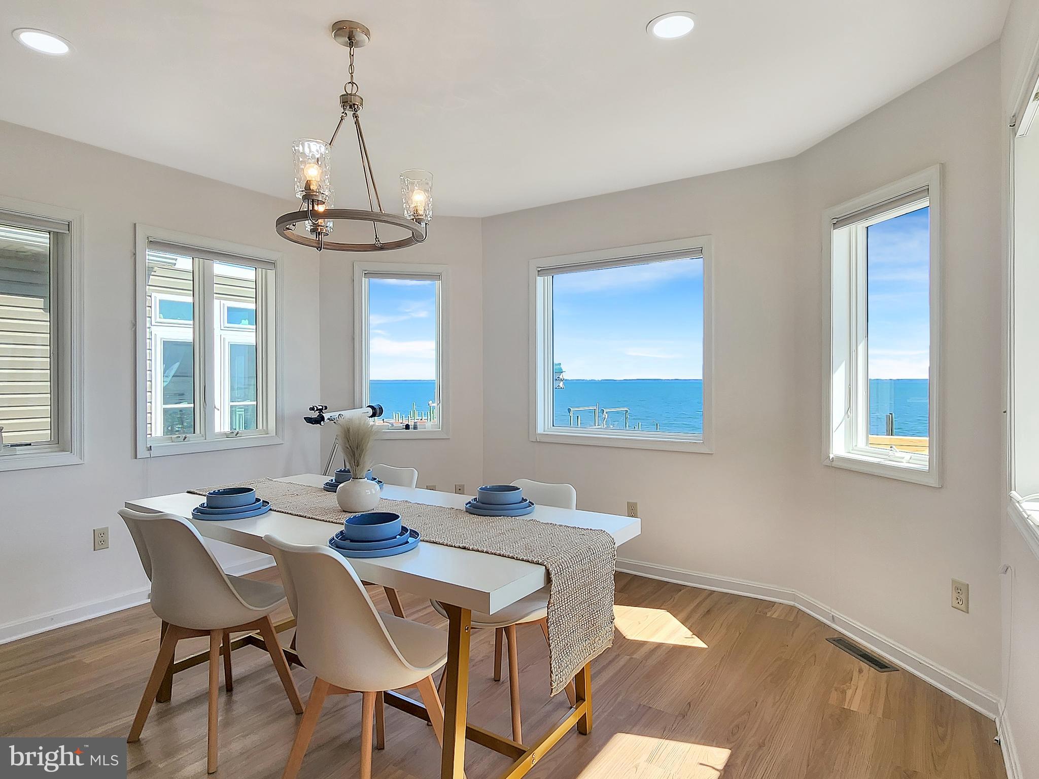 CAPTAIN'S COVE - Residential