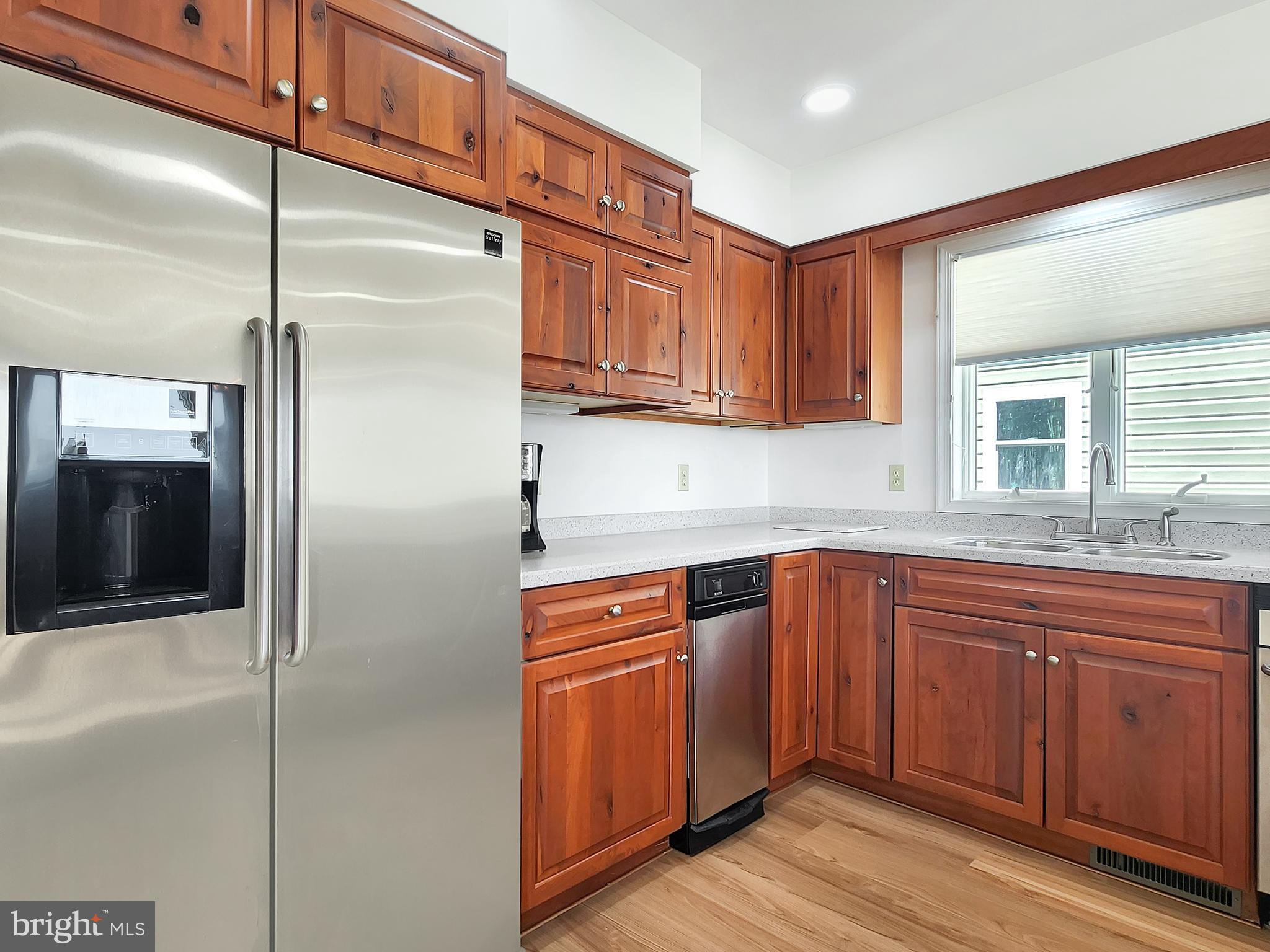 CAPTAIN'S COVE - Residential