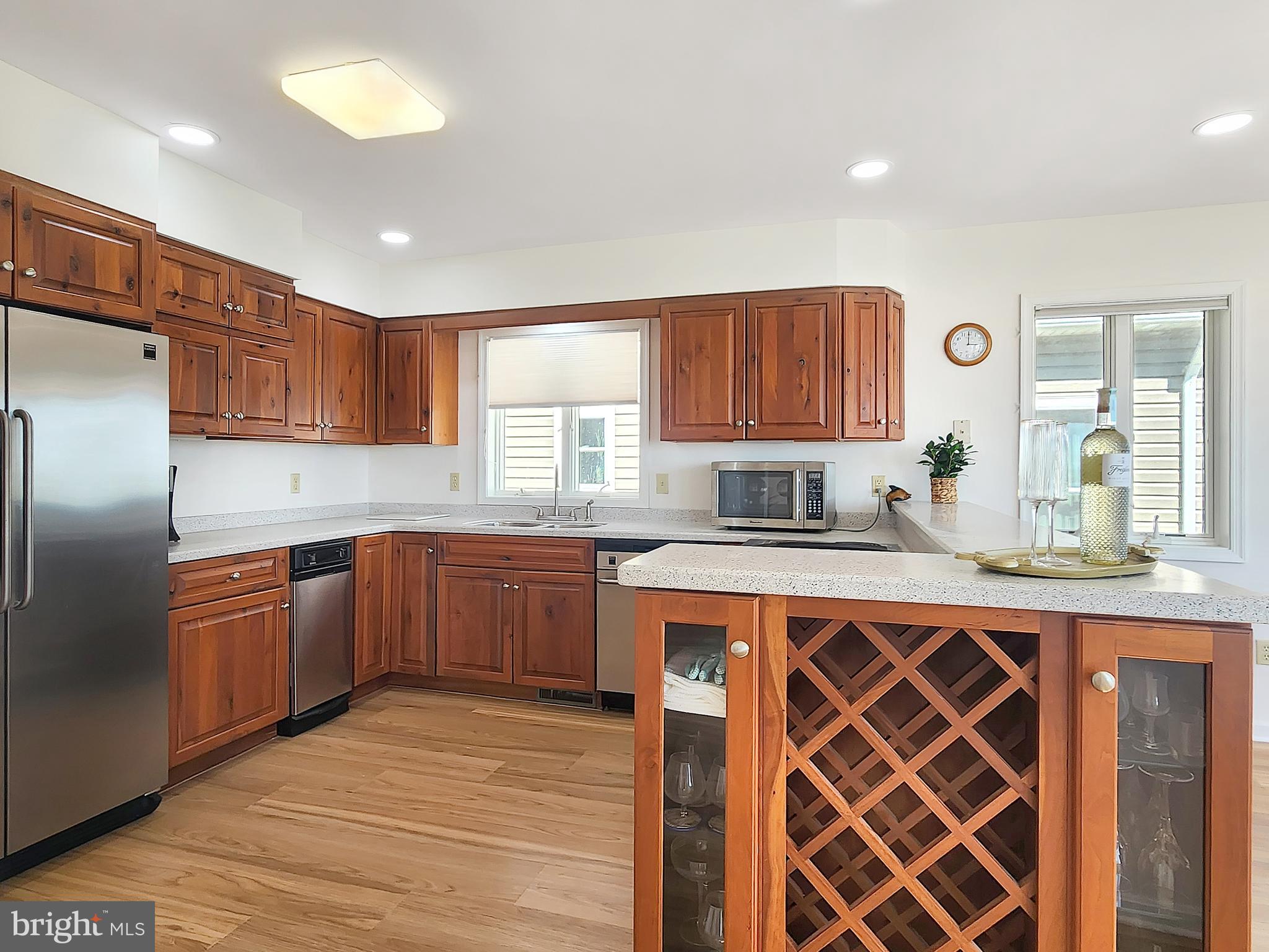 CAPTAIN'S COVE - Residential