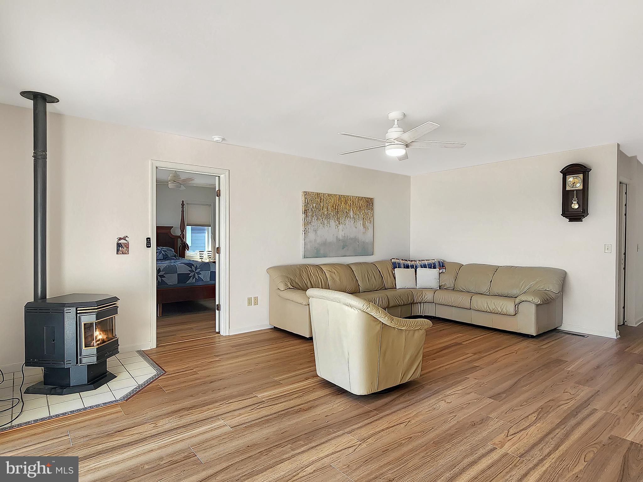 CAPTAIN'S COVE - Residential