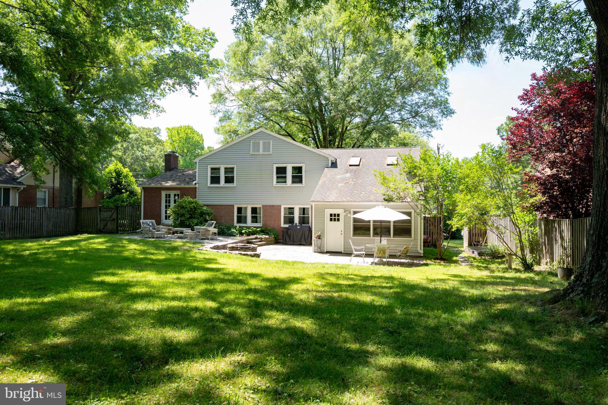 1106 WAYNEWOOD BOULEVARD