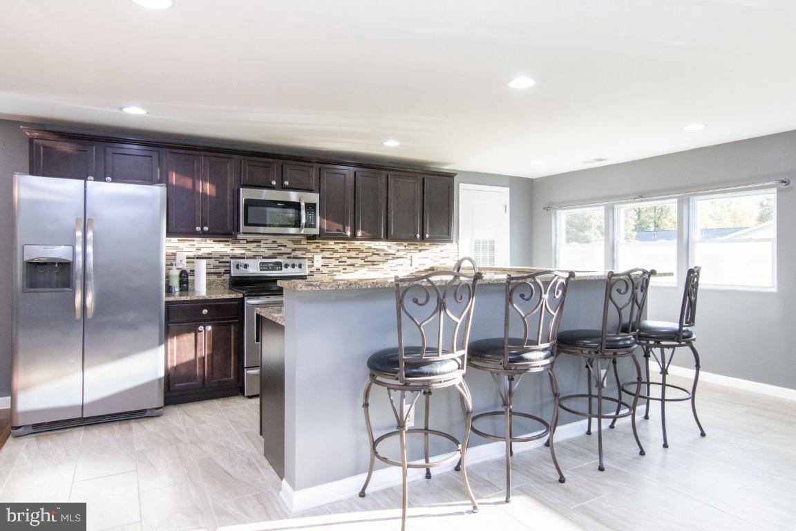 3405 PEBBLE DRIVE