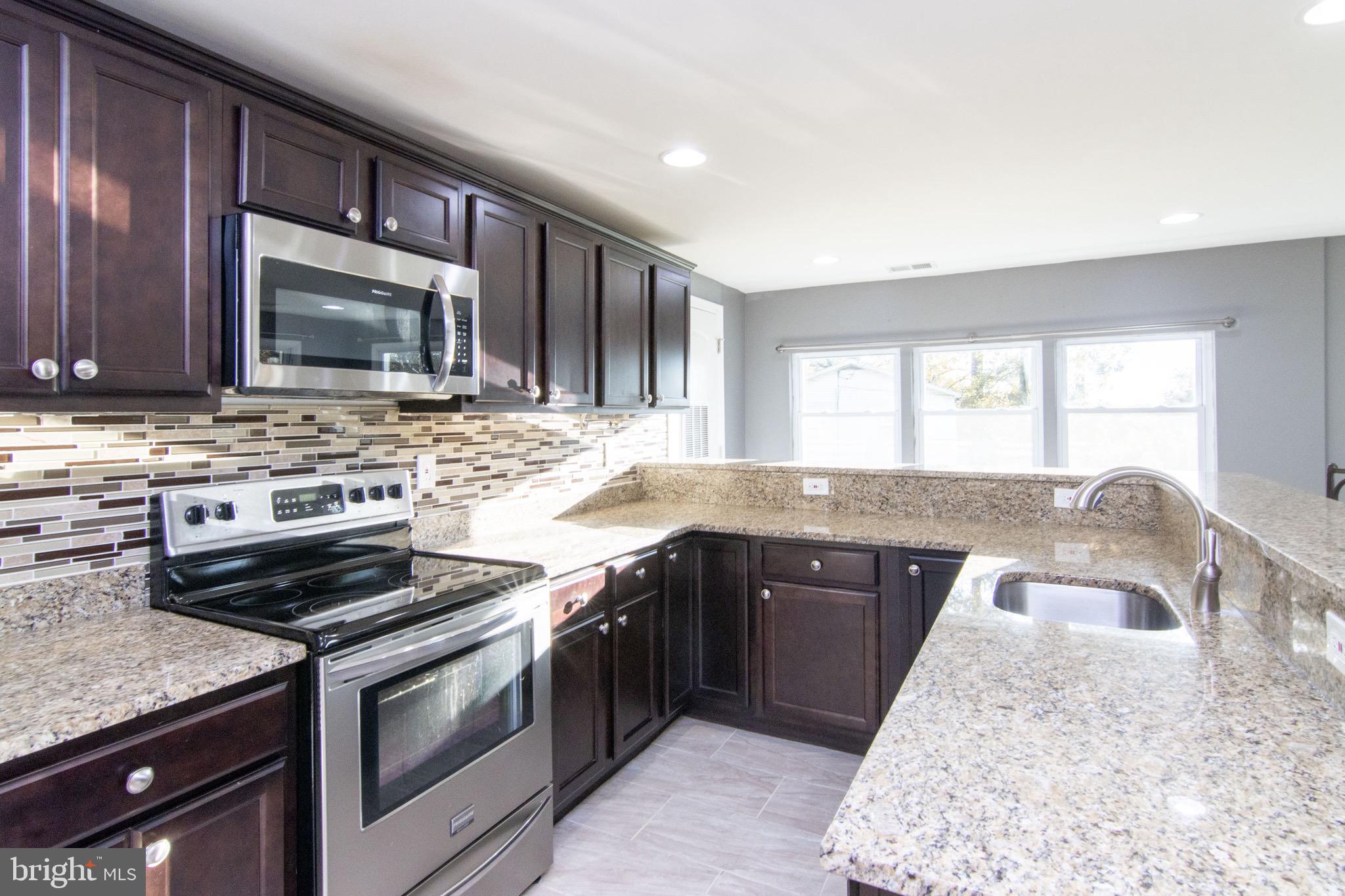 3405 PEBBLE DRIVE