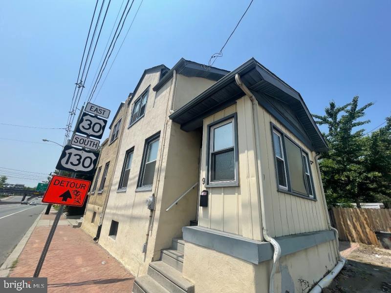 9 W CRESCENT BOULEVARD