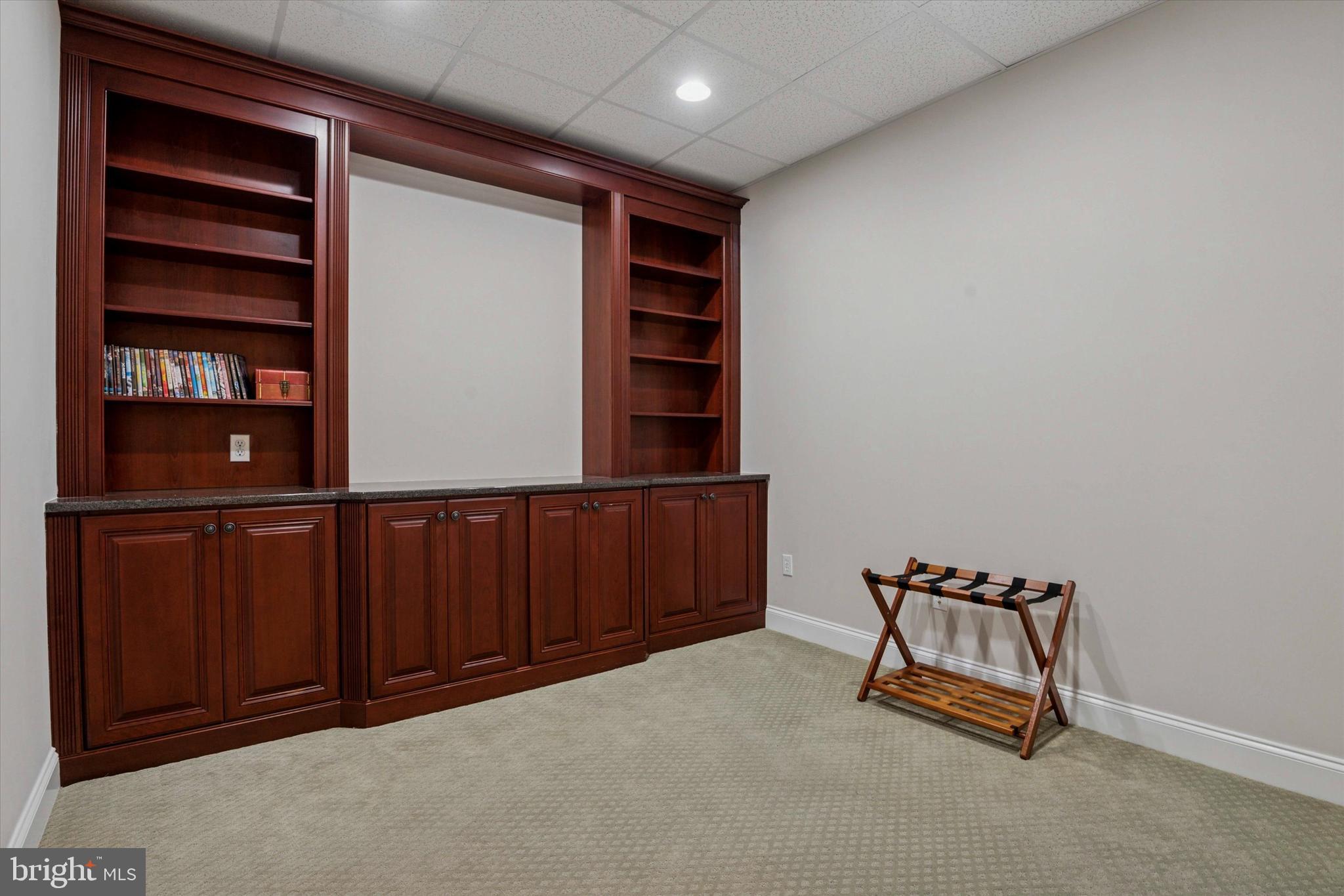 WHITE CLAY KNOLL - Residential