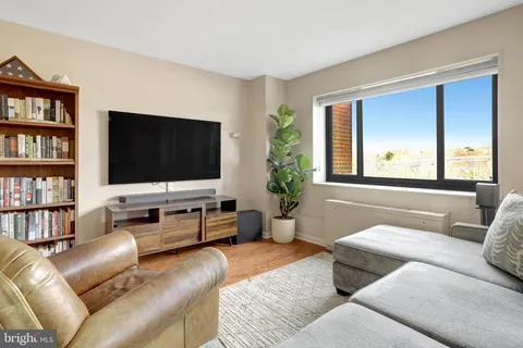 1300 S Arlington Ridge Road Unit 303, Arlington, VA MLS: VAAR2054312