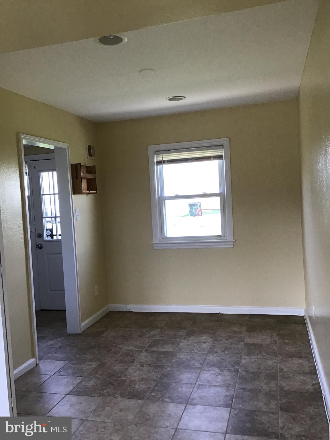 IVERSON MEWS CONDOMINIUM - Residential Lease