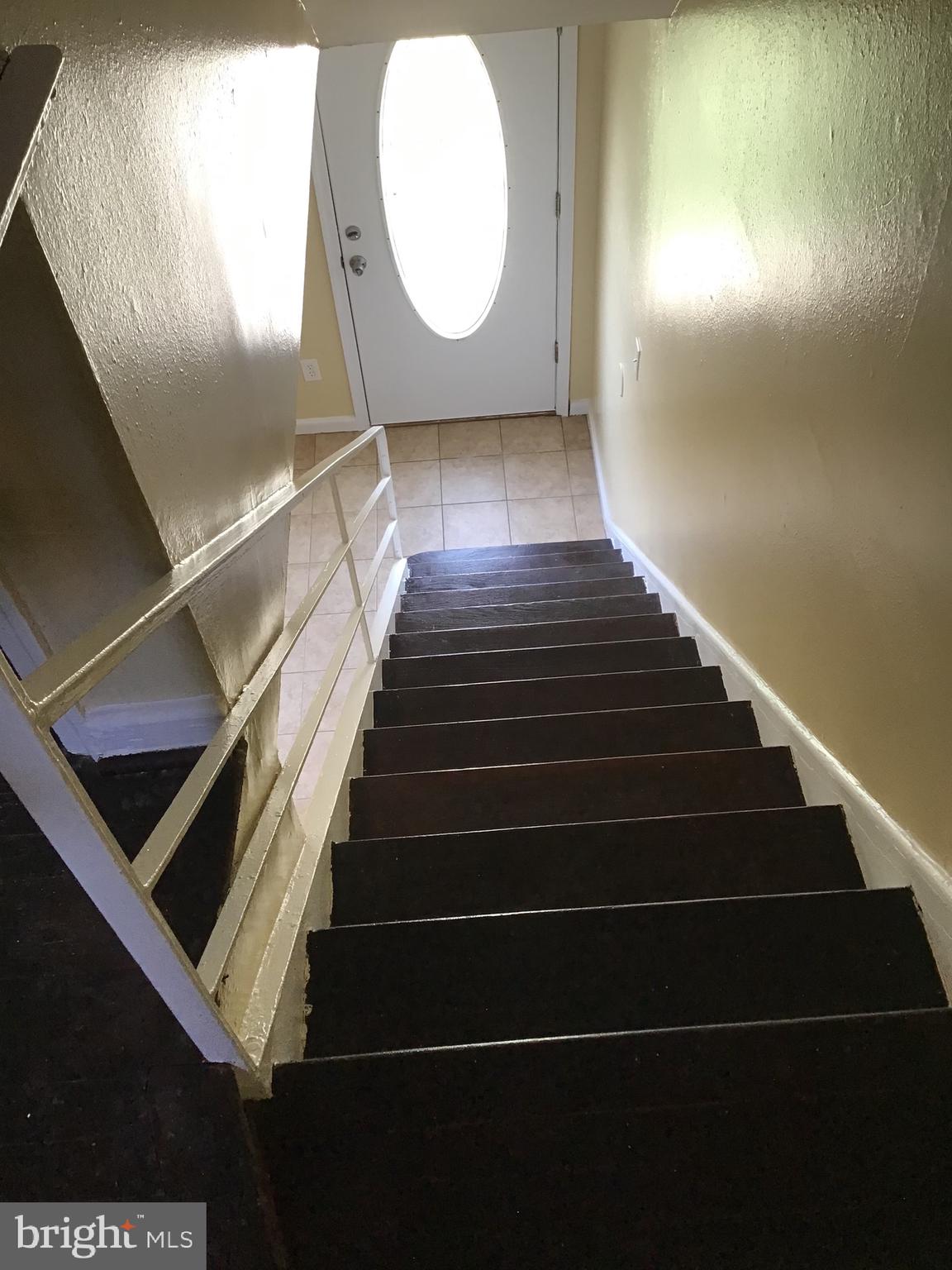 IVERSON MEWS CONDOMINIUM - Residential Lease