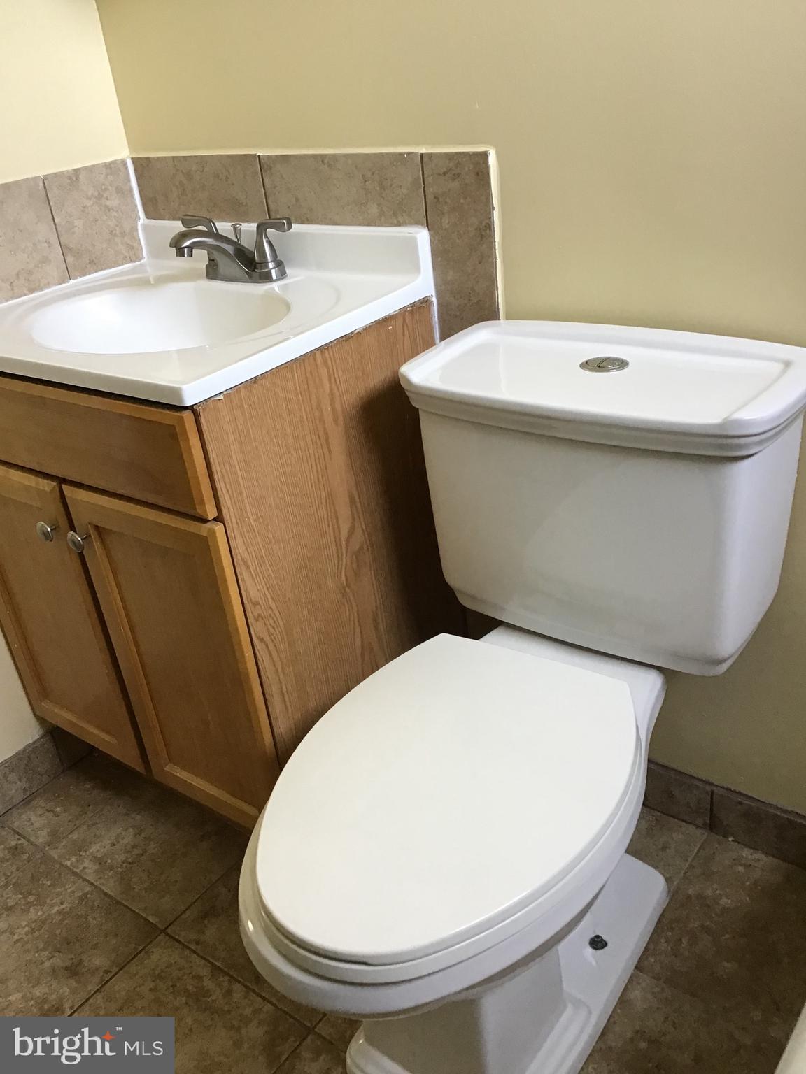 IVERSON MEWS CONDOMINIUM - Residential Lease