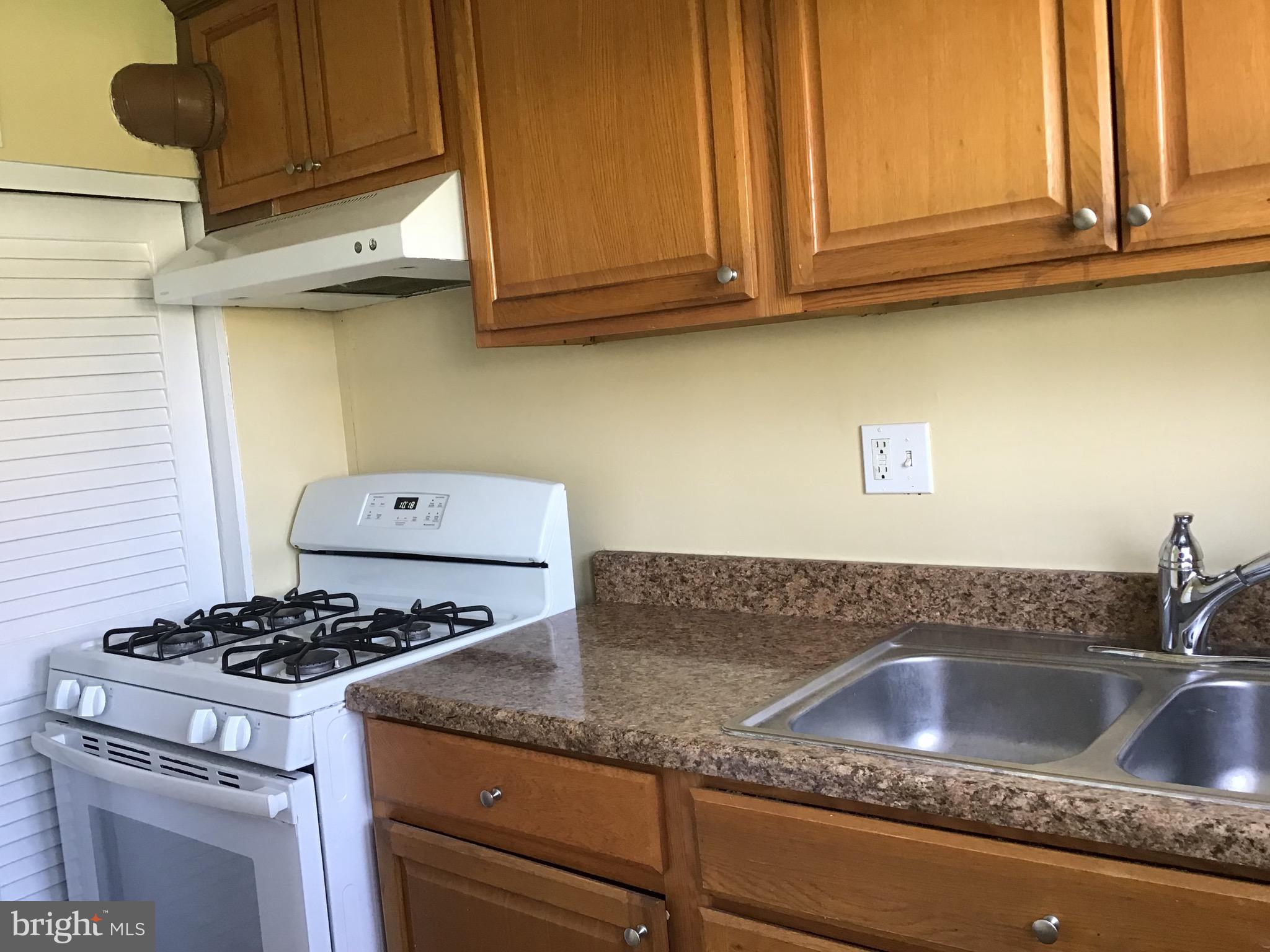 IVERSON MEWS CONDOMINIUM - Residential Lease