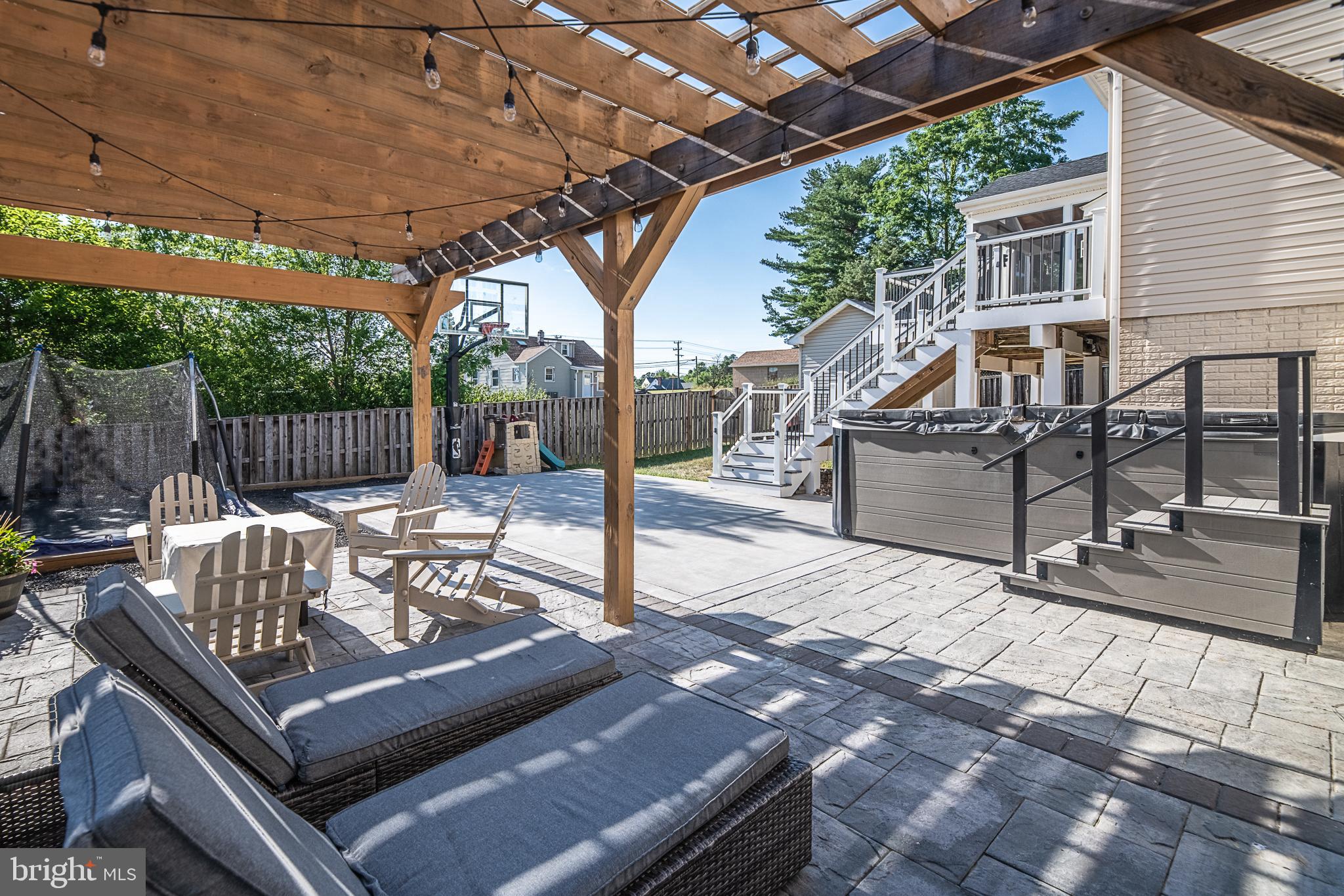 NEW TOWN MEADOWS - Residential