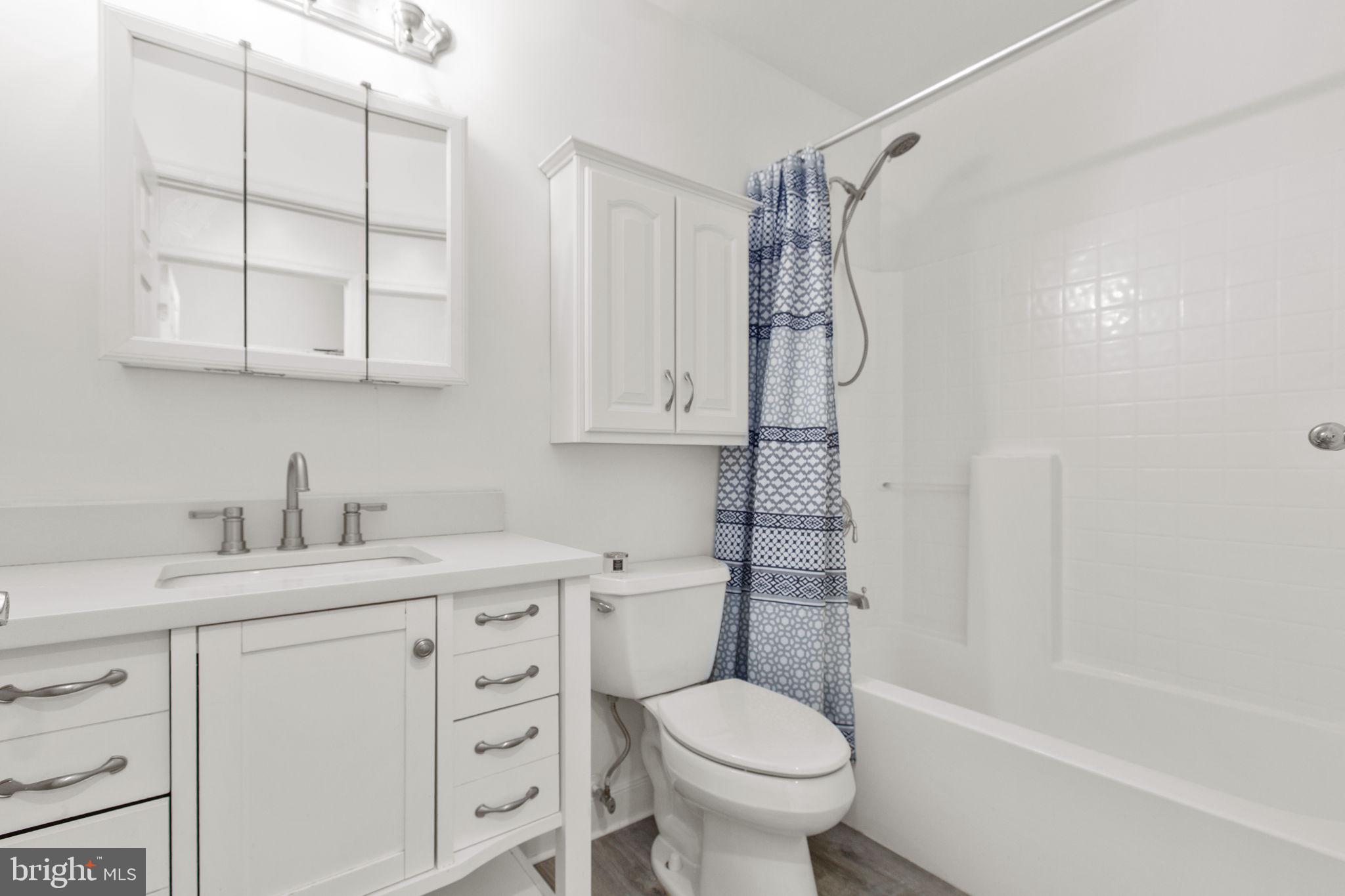 ROLLING WOODS - Residential