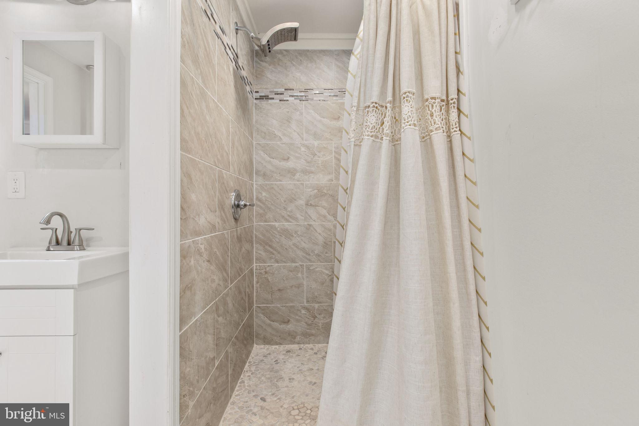 ROLLING WOODS - Residential