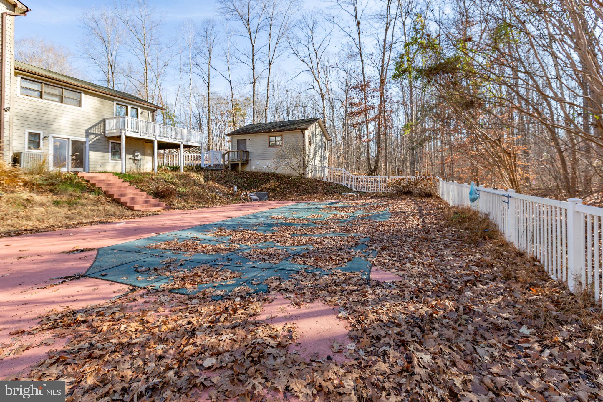 ROLLING WOODS - Residential