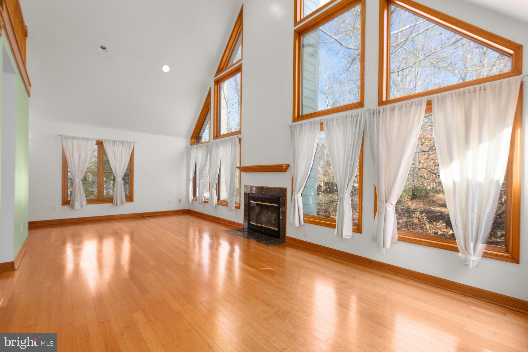 ROLLING WOODS - Residential