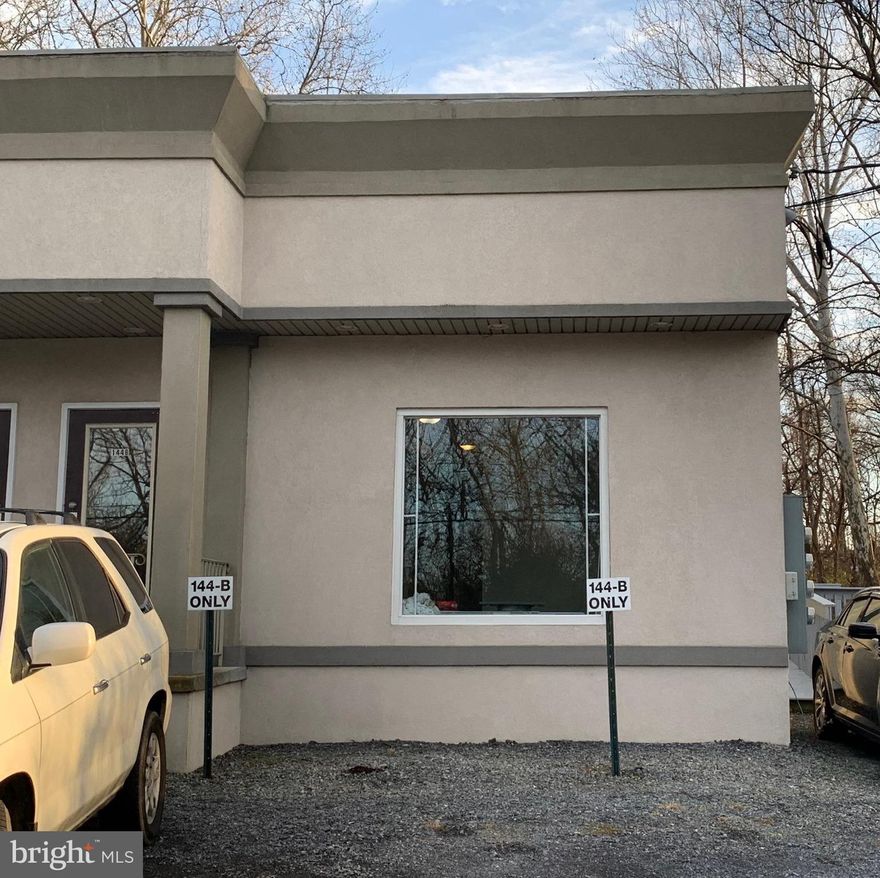 2 bedroom rental in very good condition.  Off street reserved parking for 2 vehicles.   Side deck.
New flooring and paint.   Tenant pays rent, insurance, and utilities.  First and last month's rent and security deposit required at time of signing lease.  NO pets allowed.   Minimum credit score for all adults is 650.