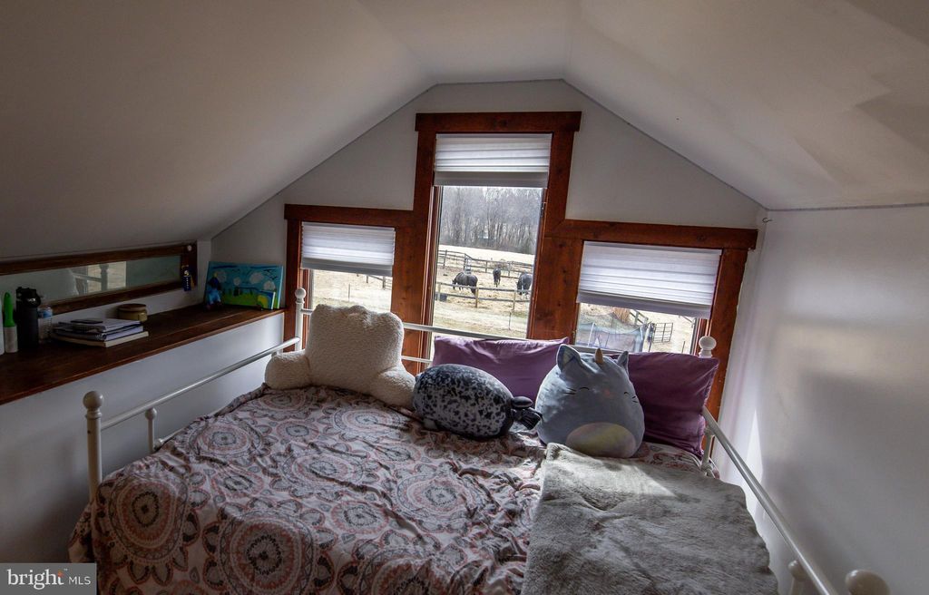 listing image 102