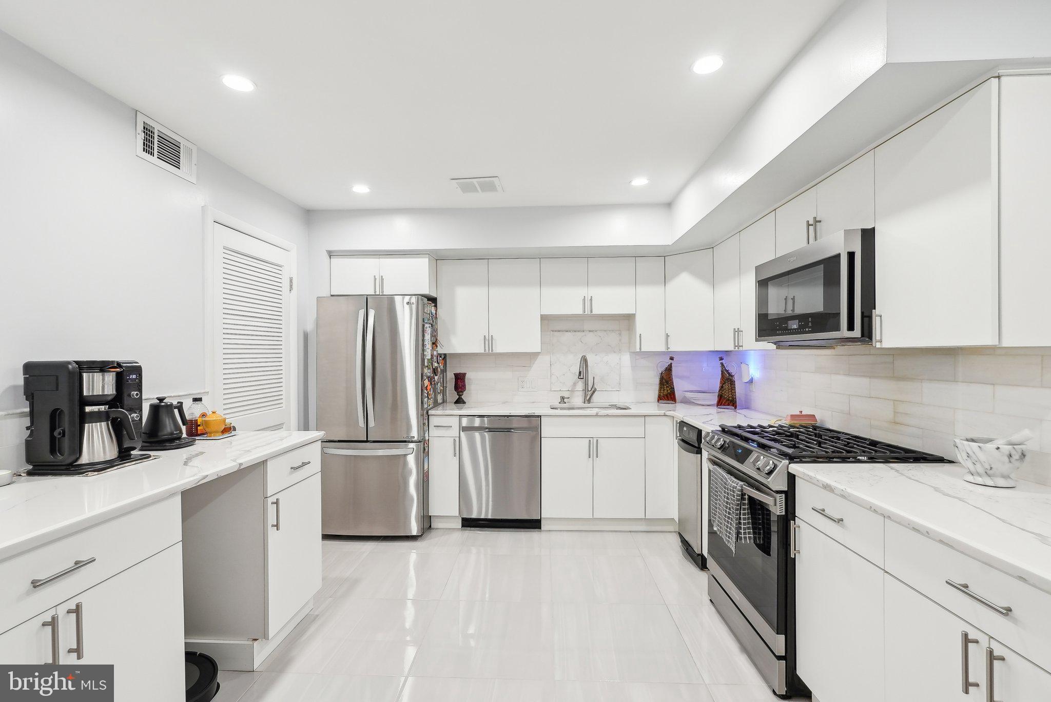 WASHINGTON SQ WEST - Residential