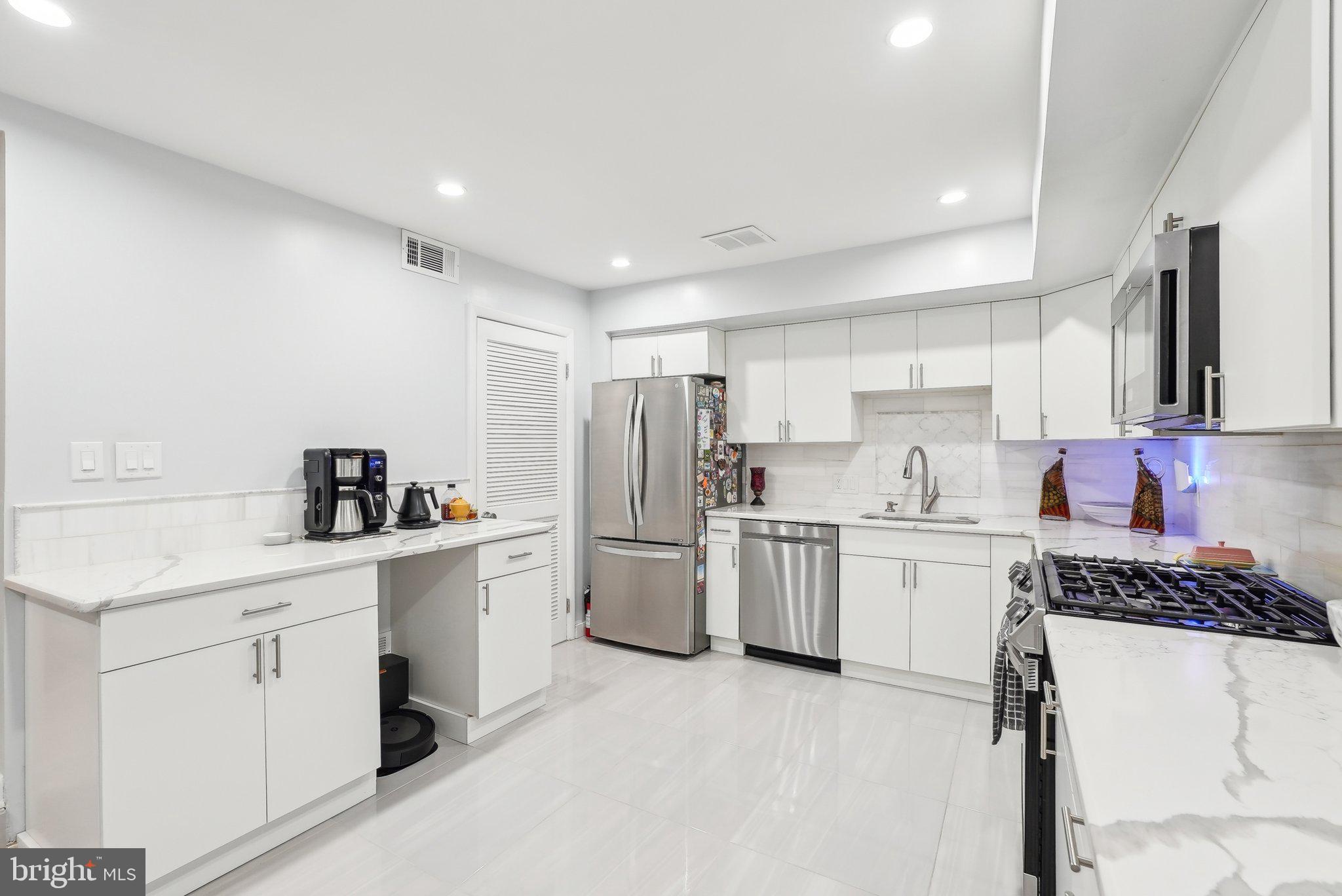 WASHINGTON SQ WEST - Residential