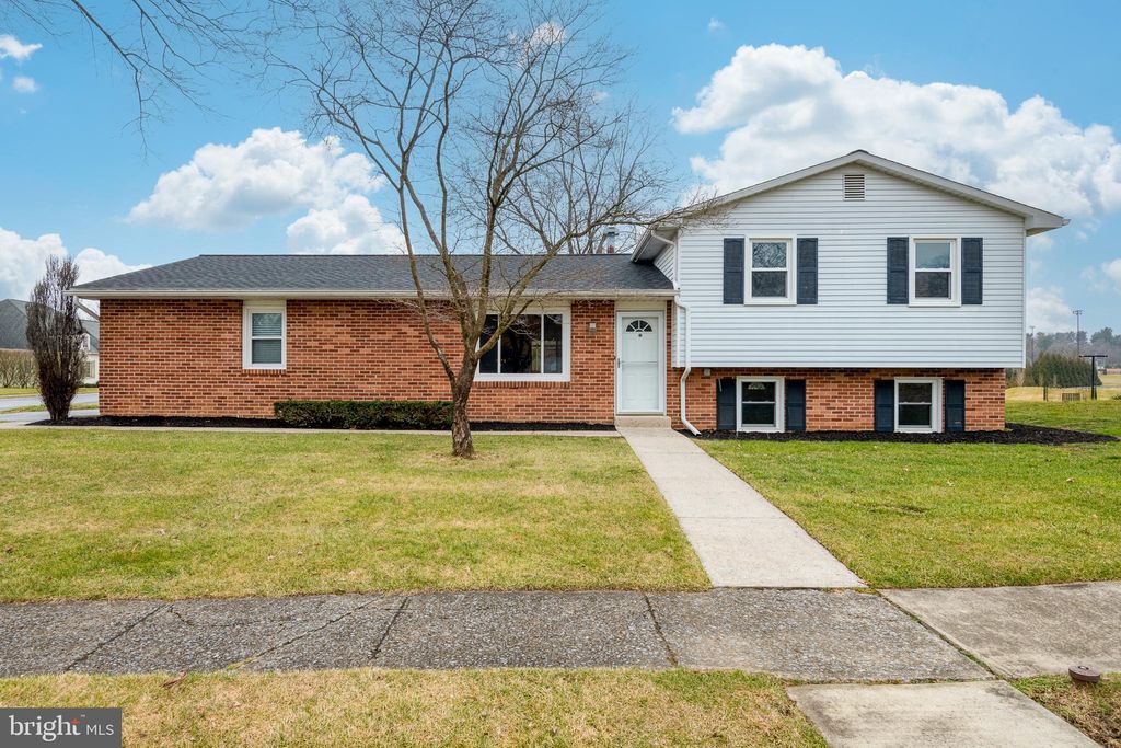 Photo of 466 HAVERHILL RD, LANCASTER, PA 17601 (MLS # PALA2030334)